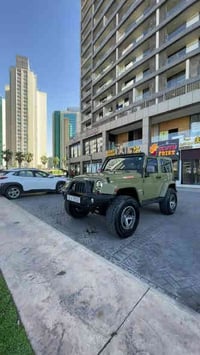 للبيع جيب رانكلر 2013 صحارى خليجية مكفولة من الصبغ والضربة لون خاكي اص...