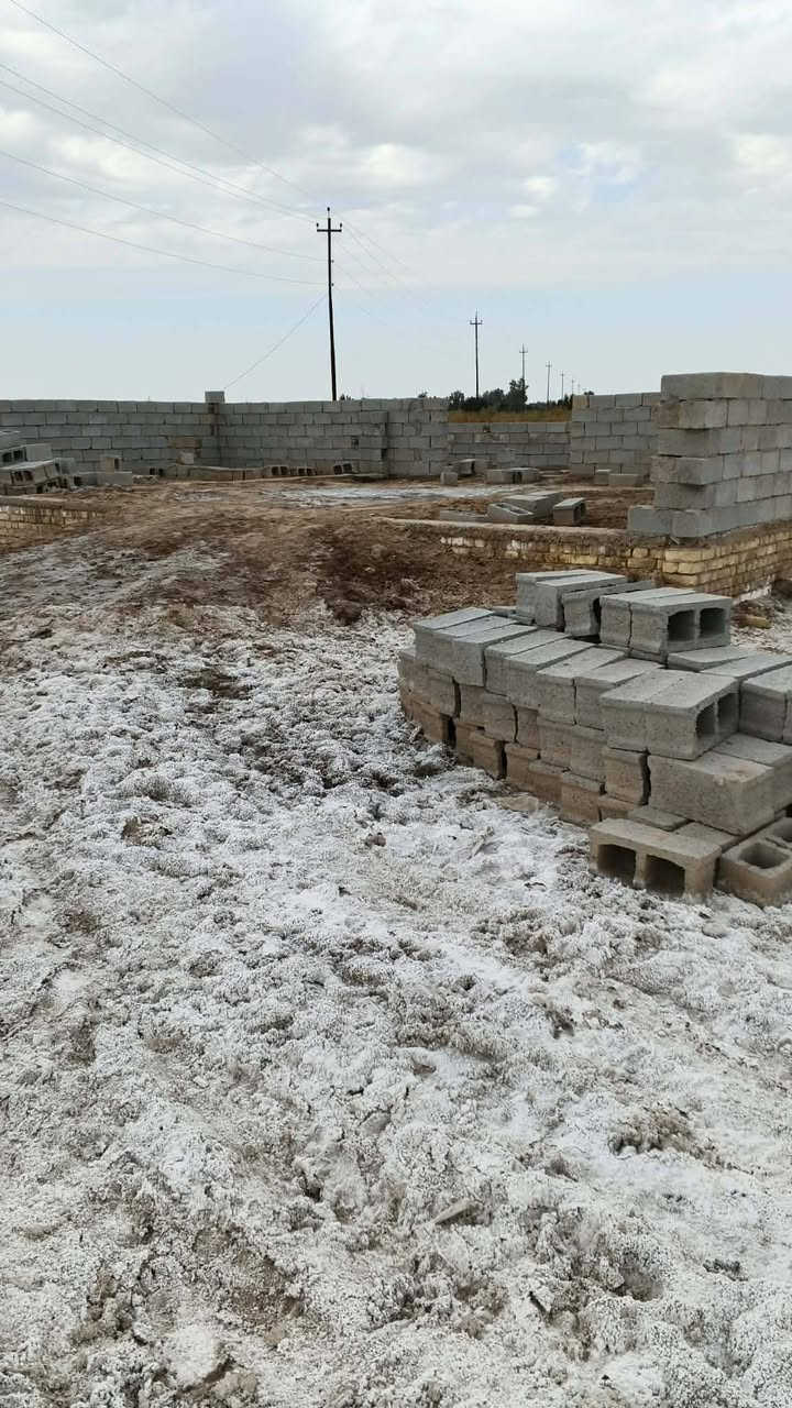 السلام عليكم دونم للبيع مكون من قرفتين واستقبال وصالة مطبخ الموقع قرب ملعب السنبلة متوفرماء وكهرباء السعر خاص راسل اوتصال علىالرقم ***********
