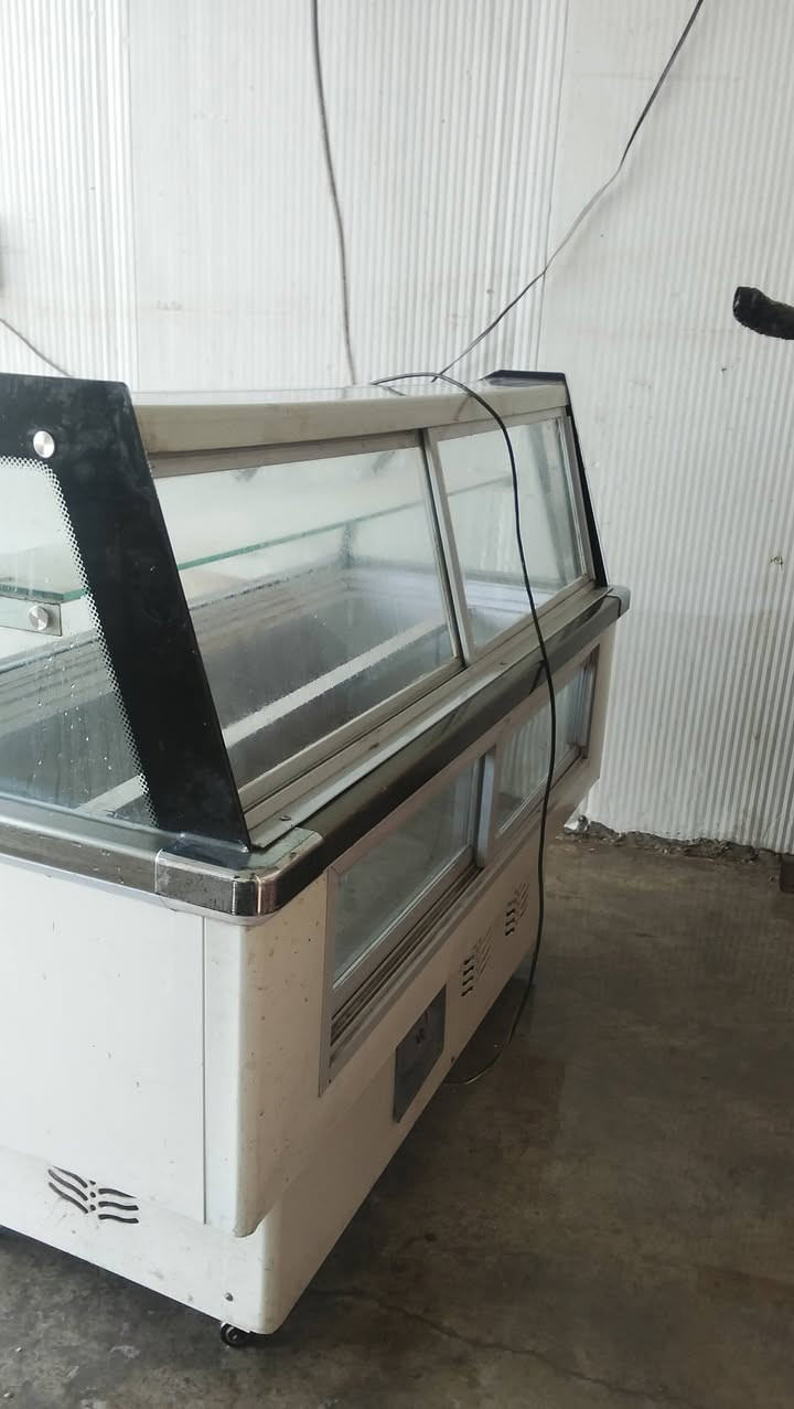 جبتلكم عارضه مقبلات جديده ستخدام مره وحده ولسعر 550 ولمكان حي الرئاسه مال معلمين اليريد يشتري هاذ رقمي *********** علما توصيل ماكو
