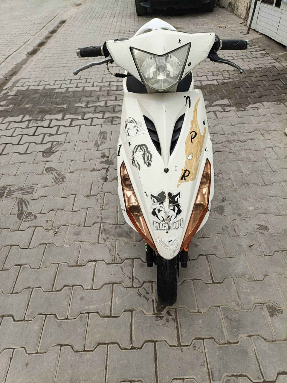 للبيع ماكس مضلع الدراجه نضيفه نقصهاا بس السواده مال مكينه الدراجه حلوه مرتبه شغاله بس حتا اخلص ابيع كوم حديد السعر 400العنوان بغداد حي القاهرة رقم ***********
