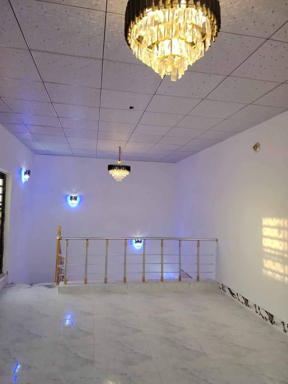 200 طابقين بسعر مناسب 100وبيه مجال الاستفسار. ***********
بيت على شارع المطار مقابيل ملحق القريه ماء وكهرباء واتبليط الحد باب بيت طابو زرعي سند 25 بناء طابوك جمهوري صب كونكريت سيراميك بورسلين ثقيل الاستفسار خاص او اتصال على رقم تالي *********** أو تساب

*********** أو تساب احجز بيتك.......
