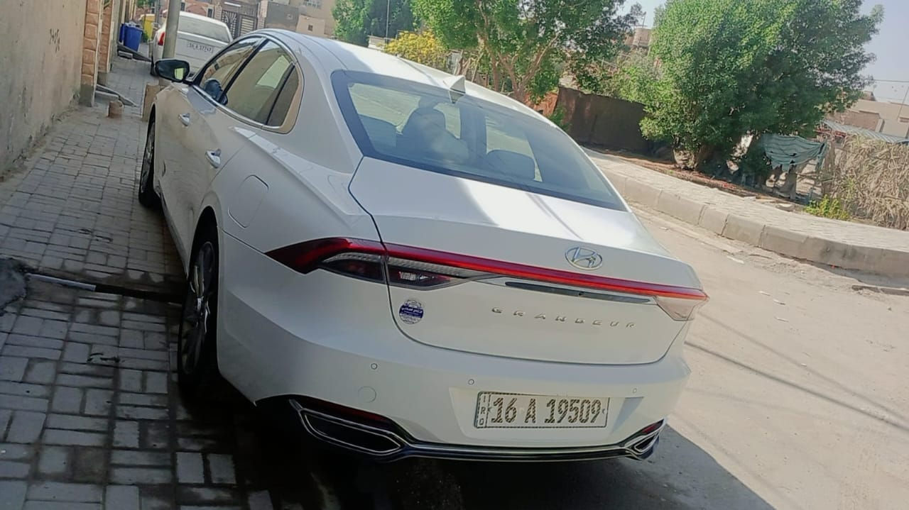 ازيرا كراند .2023
سعة المحرك:-  3500  غاز LPi
المسافة المقطوعه :31  
اللون :- ابيظ  
الموديل:- 2023
الوقود :- غاز فقط 
الاضافات#👇👇
📍بصمه تشغيل+ بصمه ابواب 
📍محرك 6سلندر حجم 3500
📍 شاشه كبيرة 
📌كامرة خلفيه 
📍فرش جلد ابيض
📍مقعد السائق تدفيه وتبريد
📍مقعد السائق كهربائي 
📍تحكم سرعه
📌تحكم مسجل 
📌سايد بريك بصمه 
📌كشاف امامي بقلاوه 
📌ويل كب كروم نيكل
📌تحكم جهتين  
📌حساس خلفي 
📌اشاره جانبيه 
📌المرئي الجانبيه شفط 
كشاف زنون 
لايت امامي زنون 

🚘 مكان السياره ديوانيه
🚗

مكفوله  كفاله عامه من الضربه والصبغ والتبديل وشخط 

السعر 228 مجال بسيط

*****
للمزيد من المعلومات يرجى  
او 
الاتصال على الرقم التألي 👇
☎️   *********** ☎️
