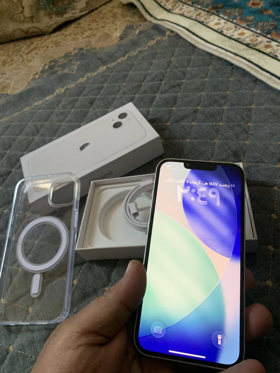 ايفون 13 عادي 128 مكفول من التصليح بطاريه 97 دبل سيمكارت مكاني الدوره 450 وبي مجال ***********
