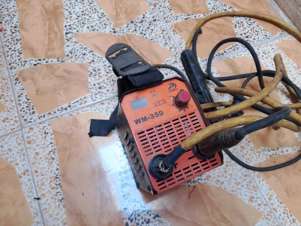 ماكنةلحام شغالة وطني مولدسعر40 ***********
