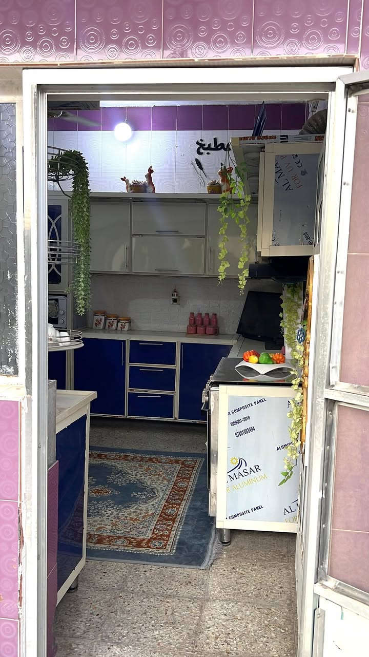 السلام عليكم ورحمه الله وبركاته الدار للبيع في منطقه برنون قرب سيطرة الآثار يقع البيت قرب مدرسه الانتصار مساحه البيت 218واجه البيت 14نزال22 يحتوي البيت كراج سياره حديقه صغيره  غرفتين صاله ستقبال مطبخ مجمع صحيات طابق ثاني غرفه جاهزه مجمع صحيات البيت رزاعي بيت نظيف مرتب جاهز من كل النواحي كلشي مت صرف عليه منظومه كامرات كهرباء ثري فيز ميزانيه جاهزه بيت حلو مرتب بالعافيه ع ياخذه السعر (70مليون) بي مجال قليل اتصال (***********)
