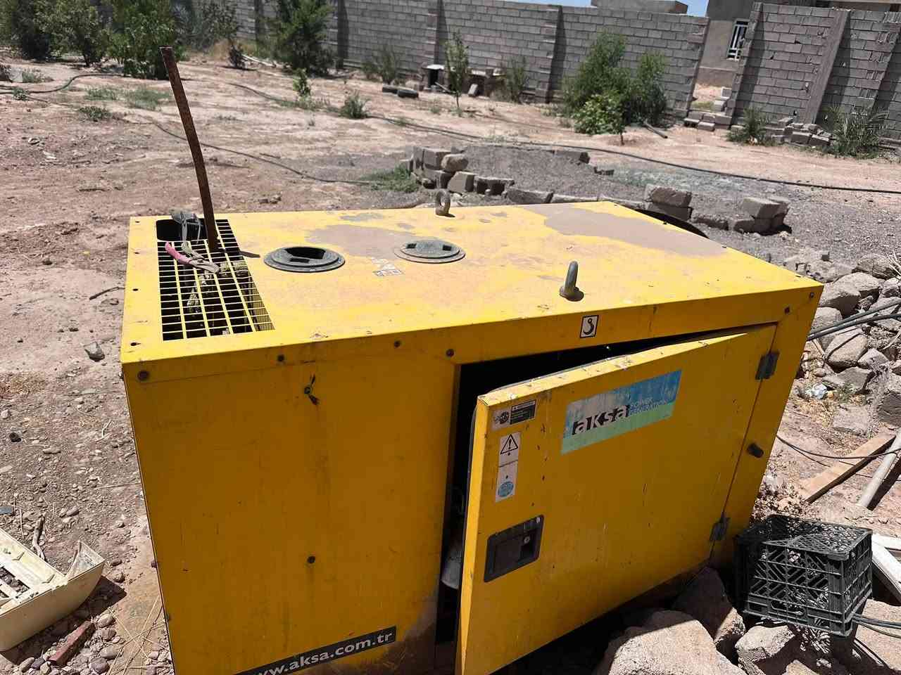 السلام عليكم مولد بيركنز 3 بستم  3 فيز. 11 kv محرك وراس توليد وضع الشركه بيه  مكان صلاح الدين بيجي الحجاج 
***********
