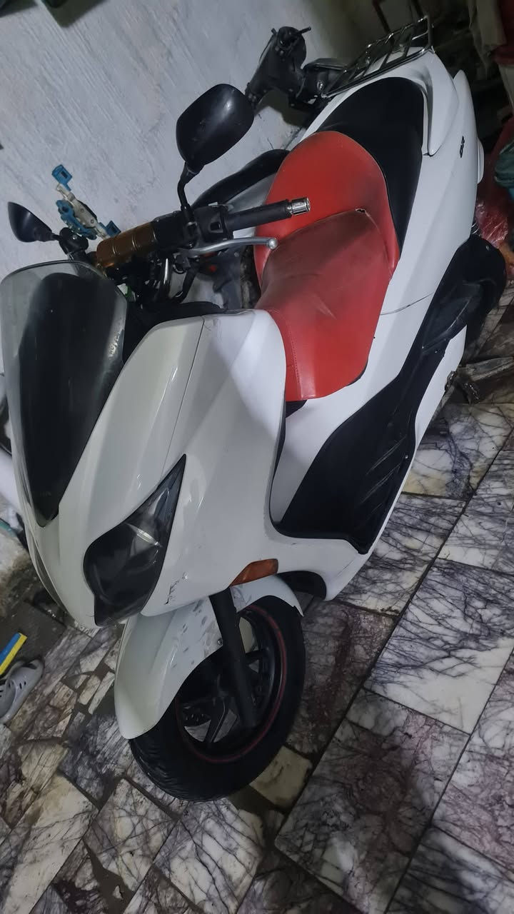 السلام عليكم اخوان 
دراجه فورزة صفر عشرة 
اس سفن 
الدراجه نضيفة 
تايرات جدد
كلجات جدد 
كفرات بلادية كهربائيات مكفولة
مكينه مفتوحه
ستان كهربائي 
السعر 12 ورقة وبيهة مجال قليل حك الجية 
مكاني بغداد
***********
وبي وتساب
