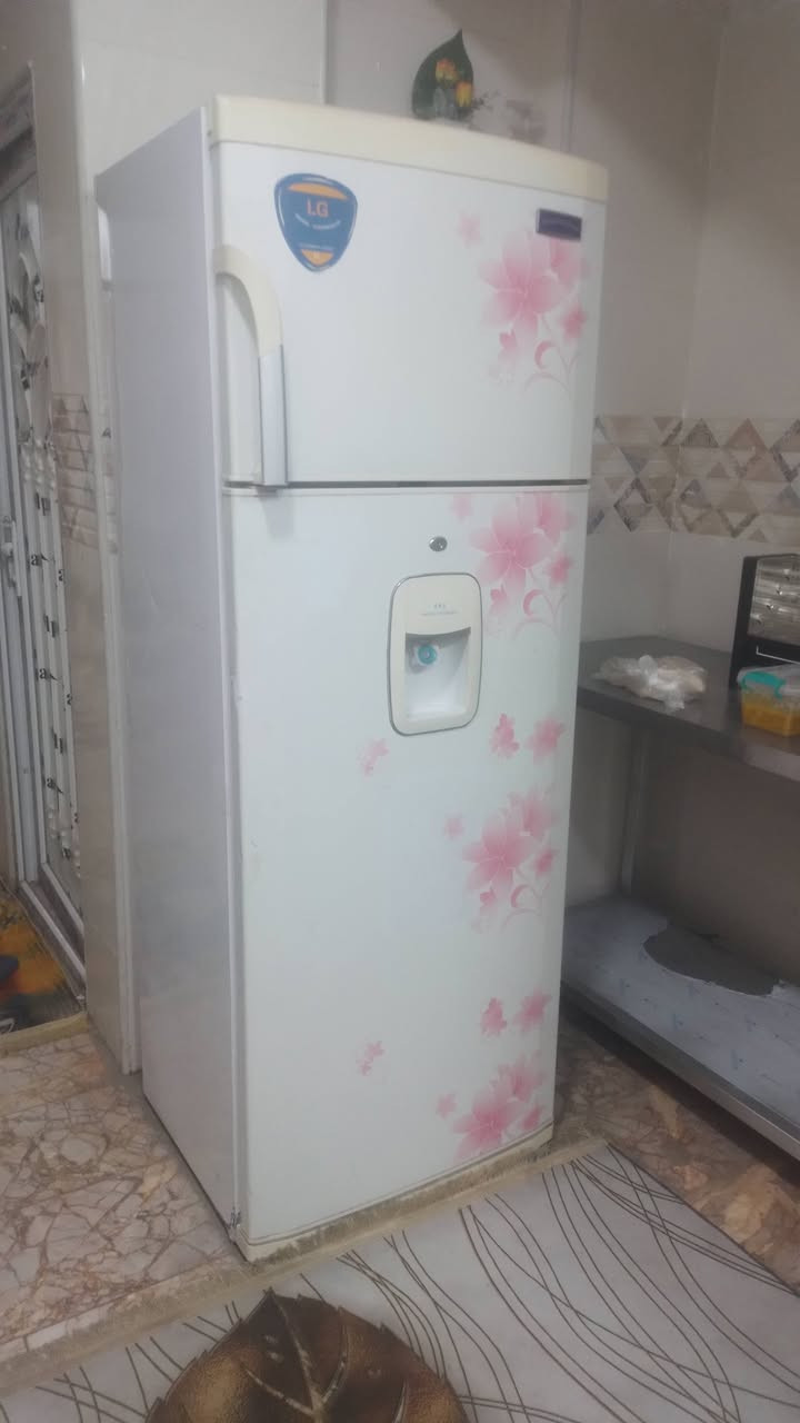 ثلاجة نوع كونكورد...
نظيفة...شغالة عل الفحص...
شرط تبريد وتجميد فووول 
ب ١٢٥  الف
بغداد الشعب ***********
الشراي يتصل واتساب او رصيد
