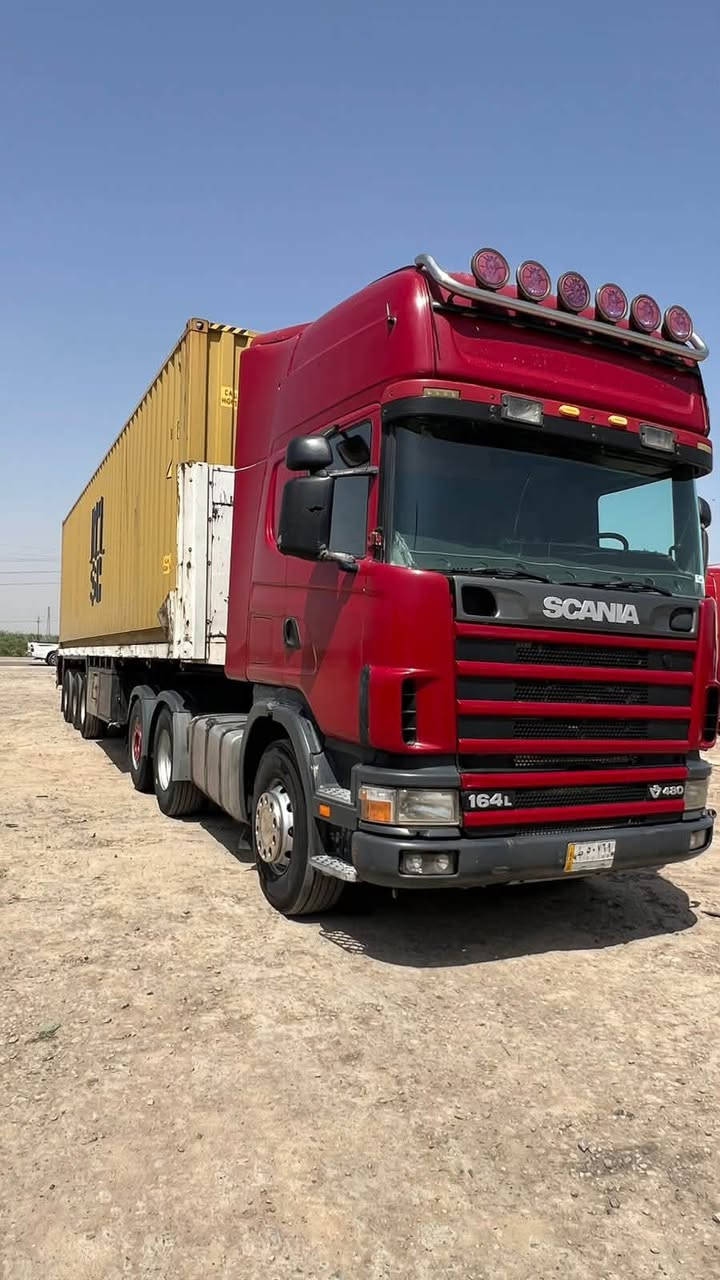السلام عليكم سياره للبيع 2004 محركv8 كفاله عامه سياره خير من الله تخم تايرات شرط التحويل السعر 330 وبيه مجال للستفسار ***********

