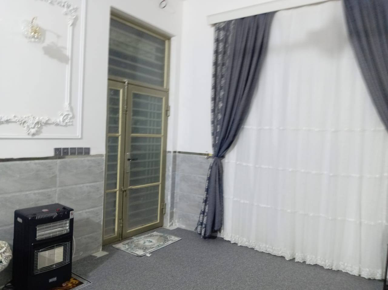 🏘️دار للبيع 🏘️
🔹العنوان :حي السلام 

🔹المساحة : 200 متر _ طابقين 

🔹الملحقات : 6 غرف نوم 
 _ الطابق الأول ▪️2غرف نوم ▪️صاله ▪️مطبخ ▪️استقبال ▪️صحيات
_ الطابق الثاني ▪️4 غرف نوم ▪️صحيات

🔸السعر : 335 مليون (وبي مجال) 

▪️للاستفسار الإتصال أو مراسلة الصفحة 
*********** _*********** واتساب
