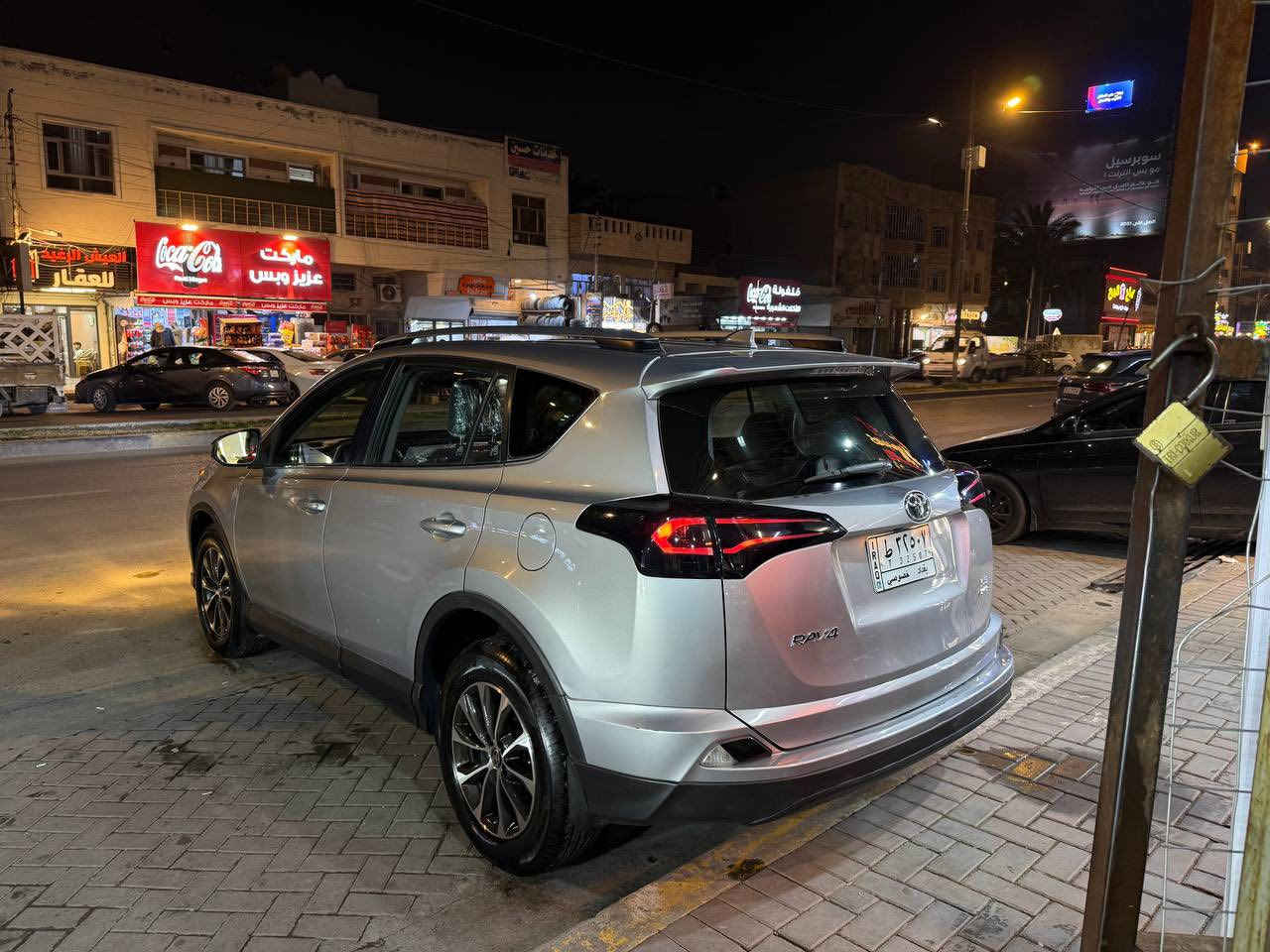 من رخصة الادمن المحترم 💙
راف فور RAV4 2018 وارد امريكي 
حادثها جاملغ امامي جهة السايق مبدل ومصبوغ وشبر من الباب والبنيد بدون دواخل السيارة ماشية 100الف كيلو متر  ، محرك 2500 اربعة سلندر ، تدفئة تبريد ثلج  .

مواصفاتها:
ويل كب
 رادار امامي
كامرة خلفية
تحكمات ستيرن
شاشة اعطال
نظام الخروج عن المسار
دفع رباعي AWD
تدفئة ستيرن 
 3 انظمة قيادة sport ,ECO,normal 
السيارة رقم بغداد الماني

السعر:175ورقة 
رقمي : ***********
مكان السيارة بغداد العامرية
