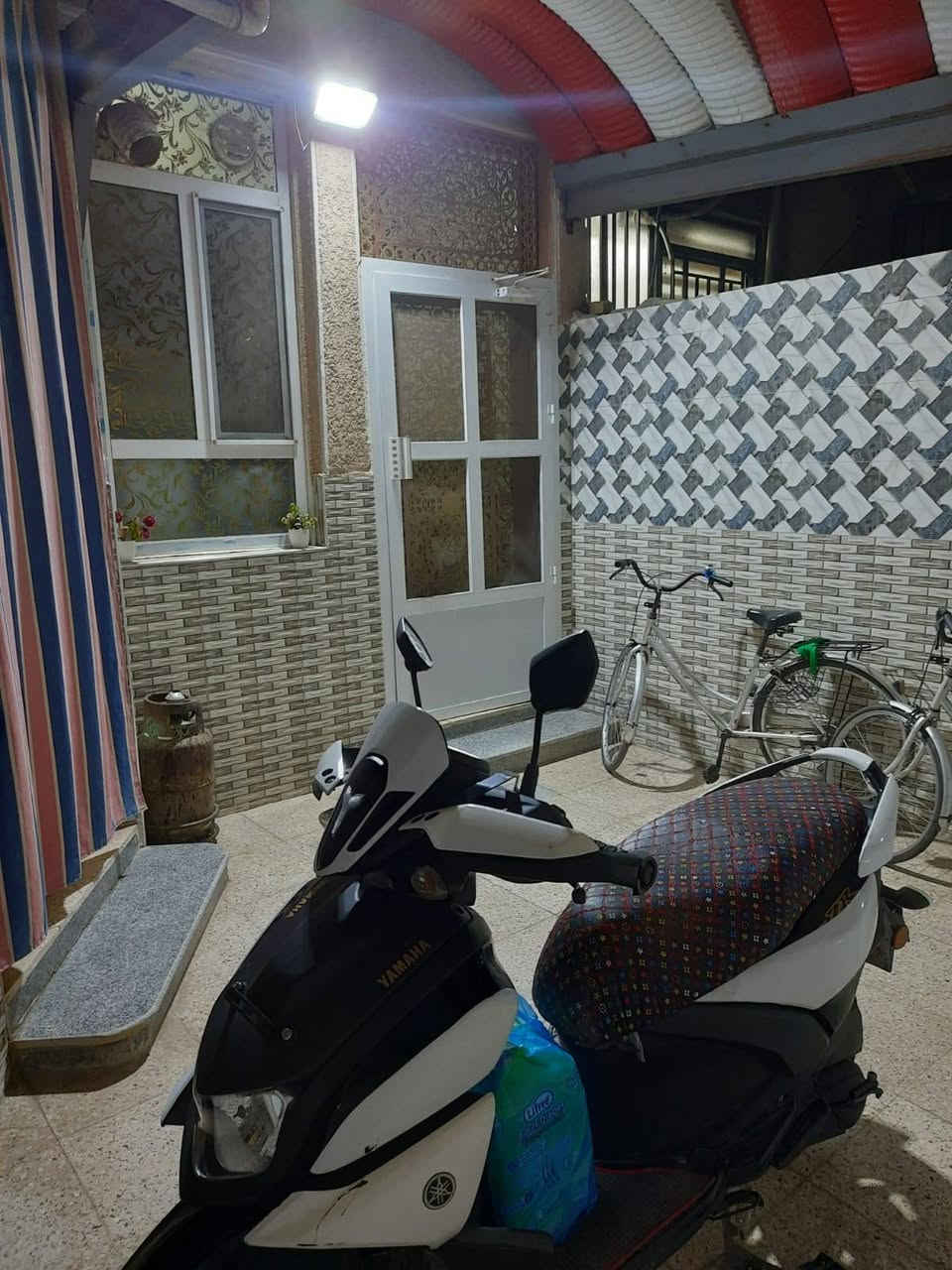 #اللهم صل على محمد وآل محمد 
#البيت للبيع
السماوه منطقة 36 مقابيل المدرسه الفرسان 
#بيت للبيع طابو صرف 
#المساحة  125متر طابق ونص 
#قرب معمل المرور 
غرفتين وصاله ومطبخ 2مجمعات صحيه وبراني وطارمه كونكريت مسلح عالي عن الشارع  
# السعر 115مليون مع المجال لشراء يراجع مكتب الناجح للعقارات السماوة حي الحكم قرب مرطبات فستقه 
#مكتب- الناجح للعقارات 
للإستفسار اكثر مراسلتنا ع الخاص او الاتصال ع الرقم التالي ***********بي وتساب /*********** بي وتساب 
#او مراجعة مكتبنا الواقع في
#الحكم / مجاور مرطبات فستقه علمأ دوام مكتبنا من 9 صباحأ ال 10 ليلأ اخوكم ابو مصطفى للعقارات 
{تابع صفحة المكتب }
