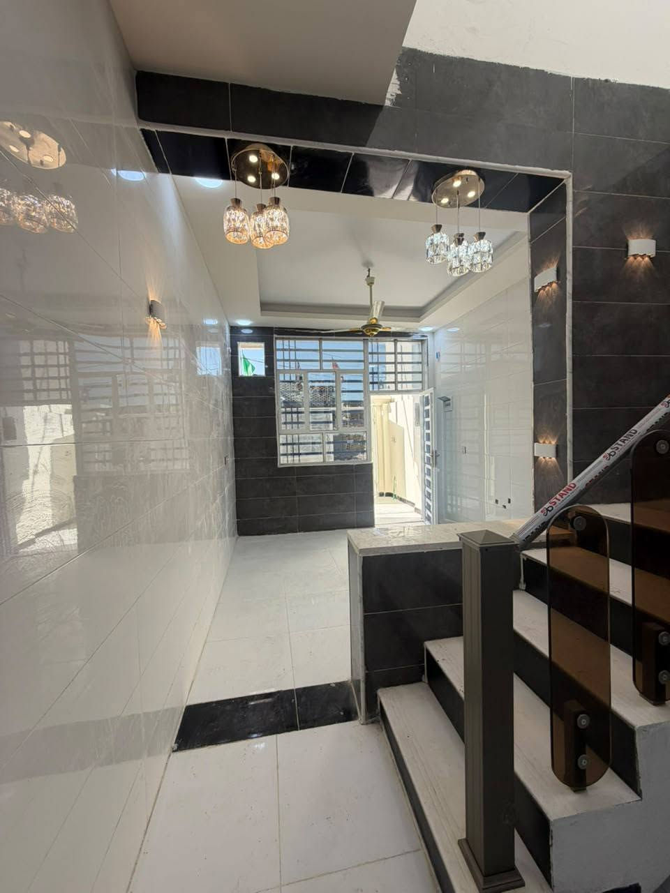 يا الله السلام عليكم 👋
يعلن مكتب الأمير للعقار شارع الصب عمود 287 
‏
‏
 بـيـت 🏡مط للبيع..

طابـو زراعي سـند(25) مرقم ومشمول بالتمليك

مساحة البيت..150 مـتر

بناء درجة أولى أساس وسقف صب 

السطح شتايگر درجة أولى 
البيت شغل  جناي  شغل مظبوط 

يحتوي البيت على غرفتين  نوم وصاله كبيره واستقبال كبيره ومطبخ وحمامات عدد(2)

البيت كامل مابي اي نقص..

الخدمات ماء كهرباء اناره ليليه مدارس 🏫 اهليه +حكوميه
🛣️شارع تبليط الباب البيت 
العنوان:-شارع الصب 🛣️مقابل قرية الغدير 

  للاستفسار 

مكتب الأمير للعقار شارع الصب عمود 287 
‏
‏للاسفسار   ***********
‏
‏***********
