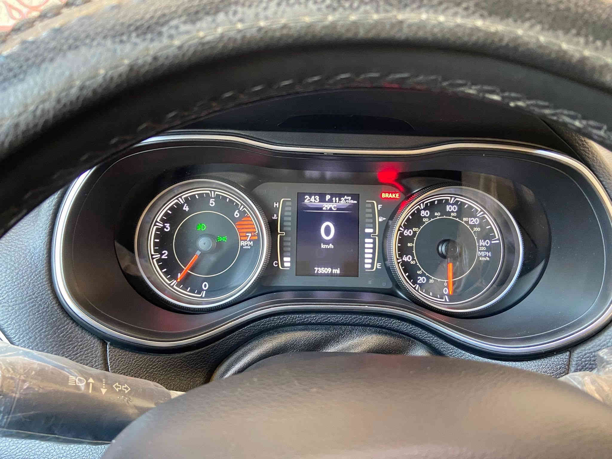 السلام عليكم 
جيب بزون موديل 2019 
محرك 4 سلندر 2400 
 مواصفات لاتتيود بلس 
فور ويل 
بصمة وتشغيل عن بعد 
هاند بريك بصمة 
مقاعد جلد 
شاشة وسط 
كرسي كهرباء 
تحكم ستيرن جهتين 
كروس سرعة 
وتحكم صوت واندرويد وكار بلي 
لايت زينون مع ليد نهاري 
السيارة عليها ادامة كاملة ومتعوب عليها سيارة مابيها اي نقص صدر امامي جديد تخم تاير جديد باتري جديد نوزلات وكالة جدد دسكات جديدة .
السيارة ماشي 80 الف ميل  
رقم اربيل باسمي  
حادثها صفحة الراكب جاملغ وبابين وبدون ايرباك السيارة بدون اي ايرباك كلها سليمة حادث سطحي وصور الحادث موجودة ..بجم كبس بلادي 
السعر 152 ورقة وبي مجال  
موجودة في بغداد
هاتف : ***********
