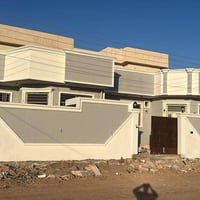 يوجد ثلاث دور سكنية للبيع في حي الفرات الفرع الأخير مساحة كل دار 200 م...