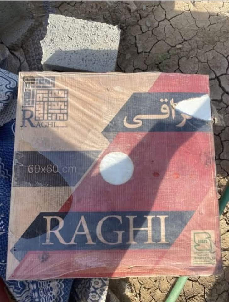 السلام عليكم 
سراميك بورسلين ارضيه للبيع
قياس 60*60
سمك 13ملم
ابيع كلهن 60 متر 
سعر المتر 6000 قفل
***********
