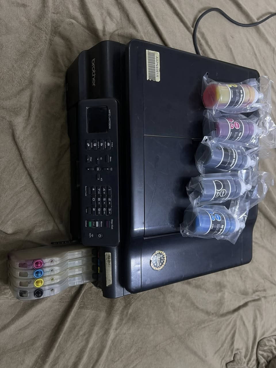 طابعه برذر ام الشاشه تطبع وجهين وتطبع ملزمه كامله وتستقبل من التلفون عبر البلوتوث وبيهه وايفاي وتنربط ع حاسبه فوللل للأخير هيه و وياهه احبار جدد مكاني بغداد شعب … (175)  بلاششش قفل | ***********
