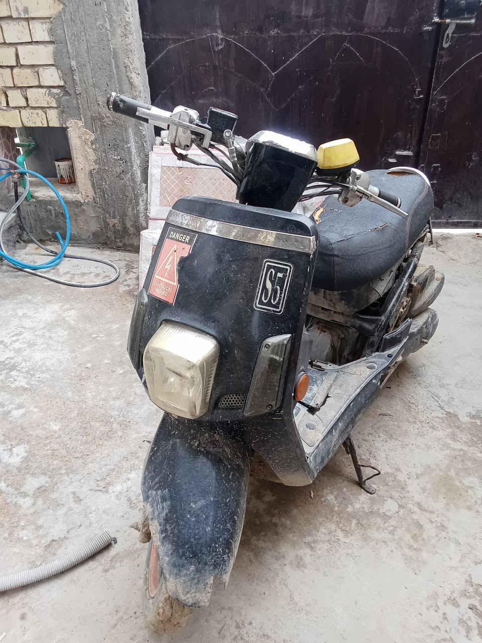 بوليس اف زت للبيع سعر 200وبيهه مجال المشوراي لايخابر مامتواجد نت *********** واتساب دراجه متروكه فجأه وكفت ماعرف بيهه

