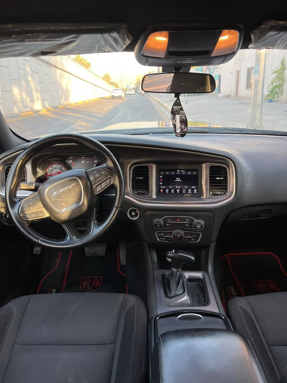 السلام عليكم 
جارجر اسود sxt2021 🇺🇸
السعر / 180 وبيه مجال 
 للبيع او المراوس
رقم انكليزي جديد هزه جديده
سياره باسمي تحويل نفس اليوم 
مكينه 3600 تو ويل
موصفات : فول بس بدون فتحه 
 : شاشه تحكمات ستيرن 
كشن كهرباء حساس خلفي توقف ذاتي 
مكينه كير تبريد تخم تاير شرط 
الحادث جاملغ وبنيد وباب كلير وباب صبغ والشاصي الايمن صفحة الحادث بي شغل فقط 
السياره ماشيه 68mil المكان بغداد 
بغداد الكرخ 📍
الرقم :*********** 
(( إني مكلف ب النشر ))
