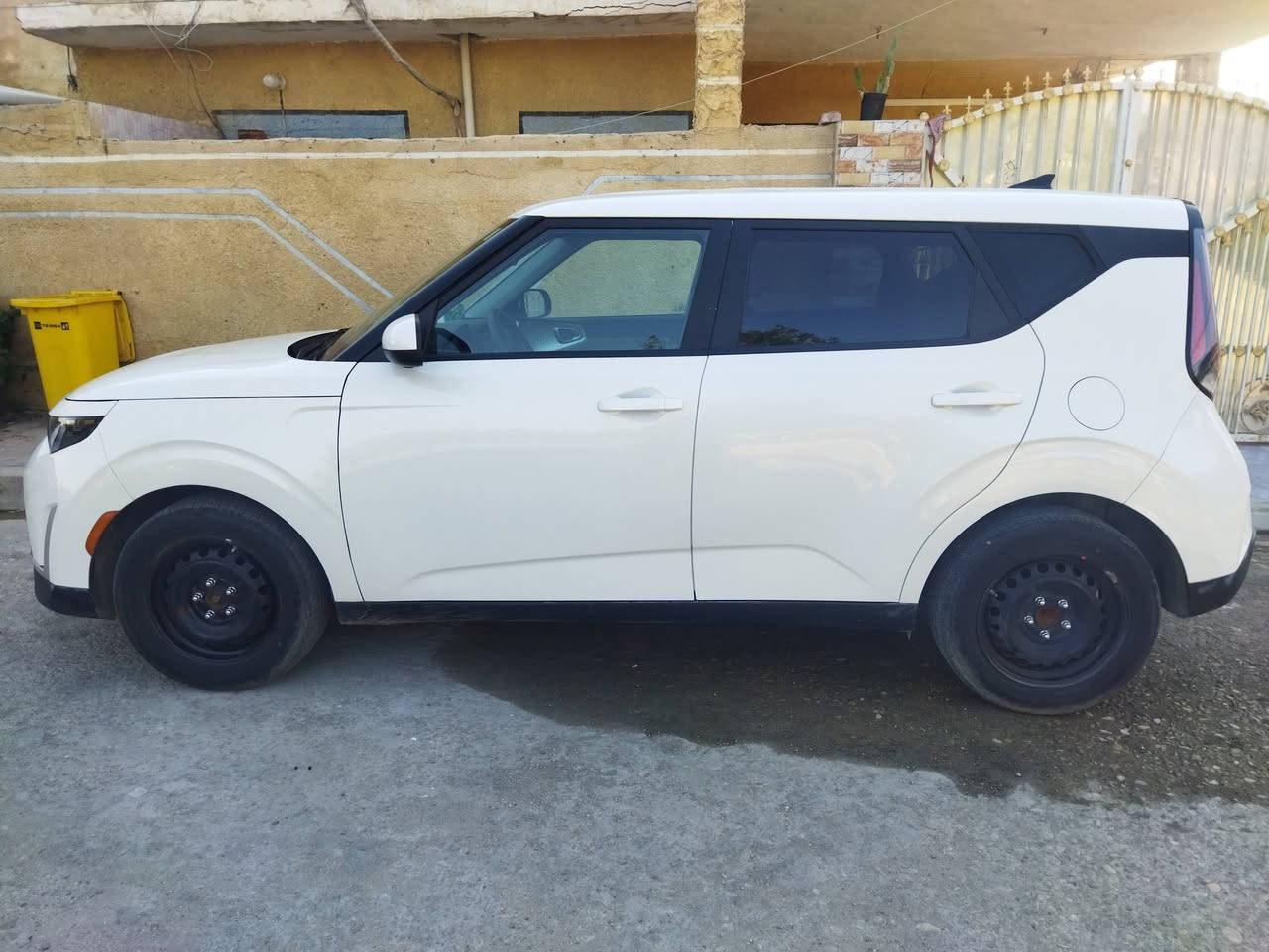 صول موديل ٢٠٢٤ فئة LX 
وارد امريكي ، لون ابيض صدفي 
محرك ٢٠٠٠ دوش 
ضربته خفيفة ، البجم كبس صور الحادث 
موجودة بالمنشور ، الايرباك البردة فقط 
دخول جديد منفيس حرة تترقم اي محافظة 
مواصفات  الLX معروفة ميحتاج اعددهن 
السمكرة والصبغ درجة اولى ما بيه اي تبديل كله ع وضع الشركة 
ماشية ١٩ الف ميل 
مكان السيارة  كوت مركز المدينة
السعر ١٥٠ $  
للاستفسار الاتصال على الرقم 
***********
