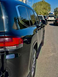 لاندكروز 2023 Vx ساز سيارة جديدة جدا مغلفة ppf ماشيه 27 الف  فول فول م...