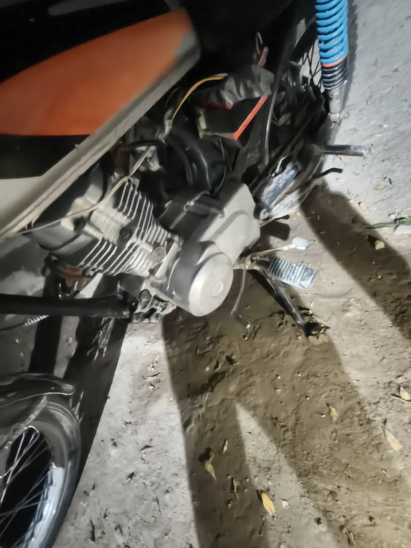 دراجه للبيع السعر 400 وبيها مجال ادوات العنوان الزبير شارع الجاهزه رقم التلفون *********** الزبير, البصرة
