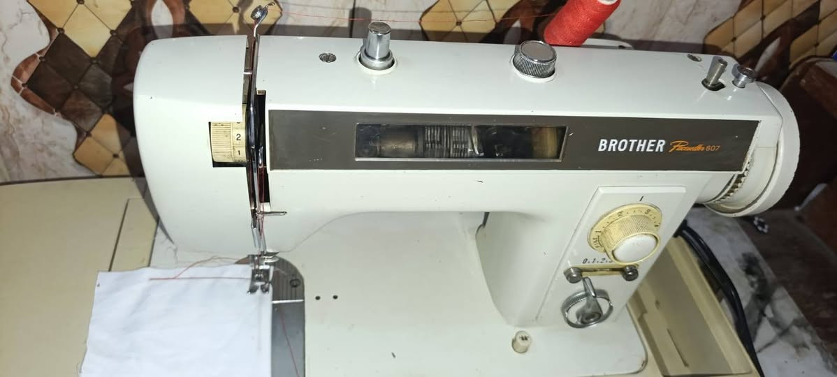 للبيع مكينة خياطة براذر أصلية بحالة جيدة جداً شغالة ومجربة
الخياطة بيها مرتبة وسلسة وفقط خياطة بدون تطريز 
ماداخلة تصليح ابد 
سبب البيع: عدم الحاجة إليها 
السعر 200 وبيها مجال للشراي 
وعندي توصيل جميع المحافظات 

📌 ملاحظة فقط الي يشتريها يراسل


**إذا كنت صاحب هذا الإعلان وتريد حذفه لأي سبب، رجاءا أرسل رسالة إلى الدعم الفني**
