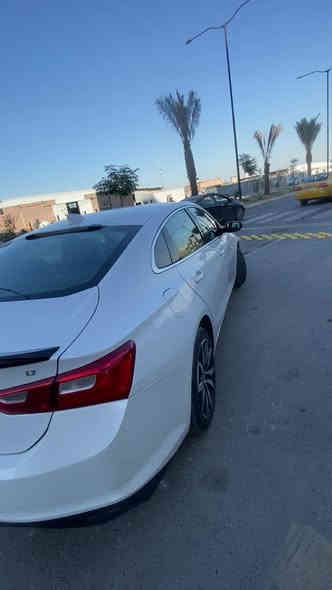 السلام عليكم ماليبو للبيع 2017 السياره جديده واحلى من الصور امريكي حادثها موضح بلصور السياره بيها صبغ فقط باب السائق طخه بلعراق وانصبغت نص الباب ولاكلوب مشتغل بلدشبول السياره LT مكينه 1500t كير مكينه تبريد كلة جديد السعر 115 وبيها مجال ولتقارنها بلراكضات مكاني السيديه ***********
