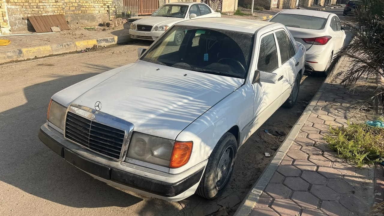 السيارة مال مزاد بيها كتاب وين متريد تطلع بيها 
دب موديل 91 بلادية بدون ضربة و صبغ مكينه بلادية 300 محورة كابريتر قواعد دبلات بلادية 
#السعر57 و بيها مجال بسيط 
***********
