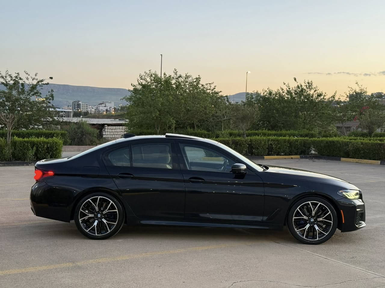 ﷽
للبيع 
بي أم دبليو 
5 Series 
موديل 2021 
مواصفات M-Package
لون مميز نيلي
مواصفات فوول ١/١ 
بصمة ، فتحه  ، سنوق شفط ، لايت ليد و متحرك ، داتاشو جبير ، ٤ رادار ، كشن كهرباء ، ستيرن كهربائي ، كشن و ستيرن هيتر ، كشن خلفي هيتر ، دبل رادار ، رادار جبير ، عداد إلكتروني ، ٥ كاميرا ، ٥ بردات ، داخا اوف وايت ، كشن ٧٠٠ ،  سماعه Harman/Kardon
سيارة بدون قطره صبغ بدون حادث بدون ارباك 
سياره مابيه ١ دينار مصرف 
٤ تاير جديد
رقم اربيل ، رقم سنوية ، هزه كل جديد 
مكاني سليمانيه 
***********

