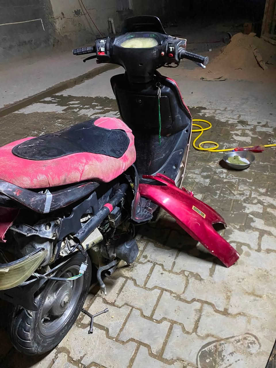 دراجه فحل دراجه نضيفه تخبل كلشي شغال بيه دراجه تجفيت نضيف بيه ضمان يم مصلح اخذك له وتسئله وكابريتر نضيف يخبل مالت حاوليه الله شاهد قبل سبوعين شتريته دراجه هندر تخم تايرات سلف يشتغل بس يربط كهربائيت عدل يشتغل درجه كلش نضيفه 
للتوصل ***********
