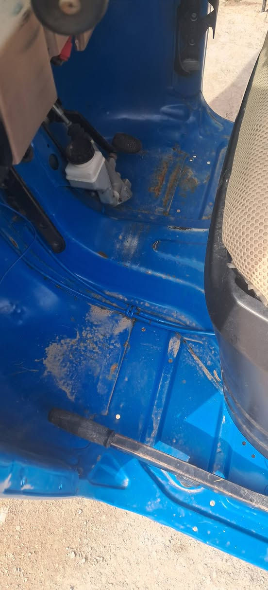 السلام عليكم تكتك 20 مرقم بسمي
مصبوغه عام بيها ضربه من وره من الجهتين ومعمره 
و مصبوغه عام مكينه خير من الله ٥٨٠٠ وبيها مجال 
***********
