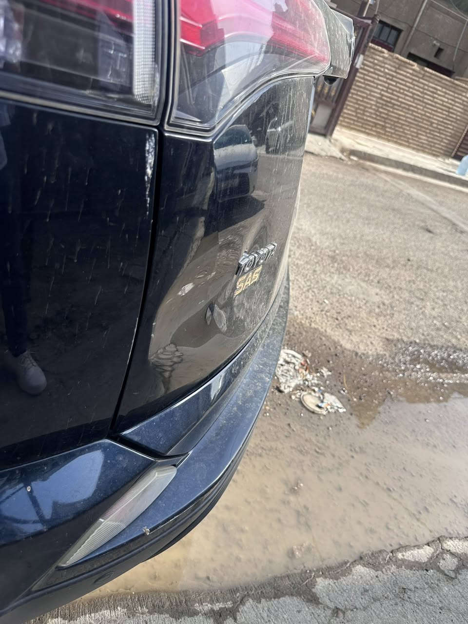 راف فور 2018 خليجي ساز
ماشية 85كم 
بيها رصعة بالجنطة خلفية 
صبغ شبر بالجاملغ خلفي 
سيارة نظيفة جاهز ع حطة شركة 
سعر 180$ بيها مجال 
م/***********
