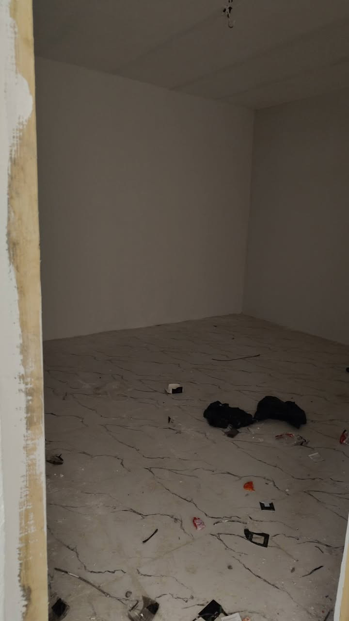 اعاده نشر اسلام عليكم بيت للبيع جديد جديد بناء 2026 بحي ابو سكينه البيت يتكون من
براني بي باب خارجي وباب داخلي 
غرفه واحده 
وصاله 
ومطبخ 
صحيات مشتركه 
طارمه 2 + 3 
تشاريف 
اشتايكر درجه اولى 
البيت بل كامل بورسلاين اصلي 
المساحه 80 متر 
السعر والستفسار اكثر اتصل ***********
او مراسلت الصفحة
