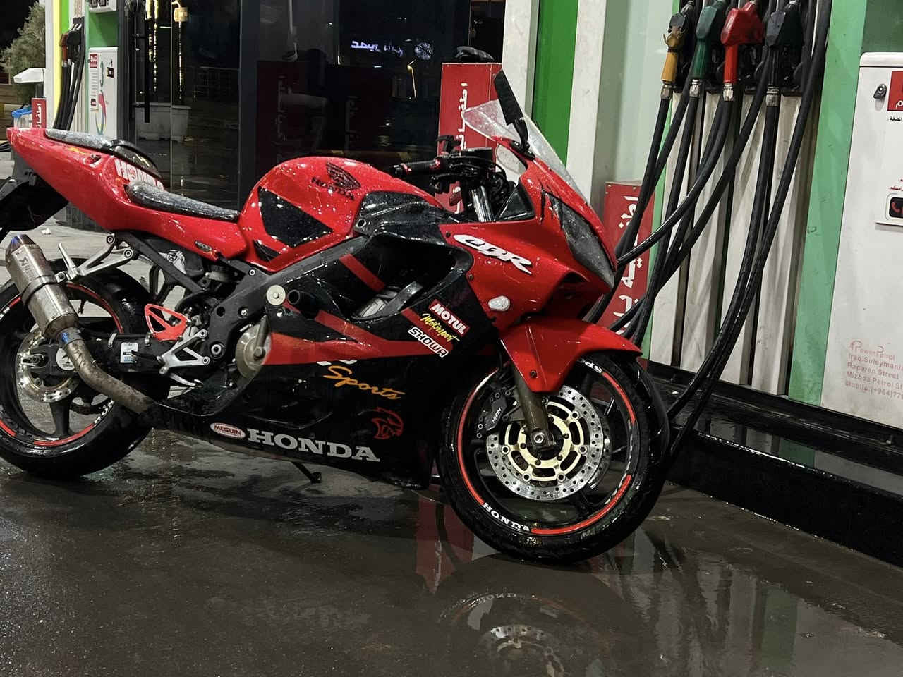 هوندا اف فور اي للبيع مستعجل
نضافتها ٧٠ ٪؜ فقط كفرات بيها شخوط 
محرك وكير و كهربائيات كفاله انطيك 
ماشي :٥٤ الف كيلومتر 
شعلتها قويه
لايتها زنون ابيض سعره ١٠٠
بنزين فقط محسن
فلانچه خلفي رياضي 
يدات رياضي
اشارات خلفي و امامي مال ار ار 
و دسكات جديده 
سعره:٢٦ و بيها مجال 
عنوان: كركوك  و طوز خورماتو 
*********** 
متواجد واتس
