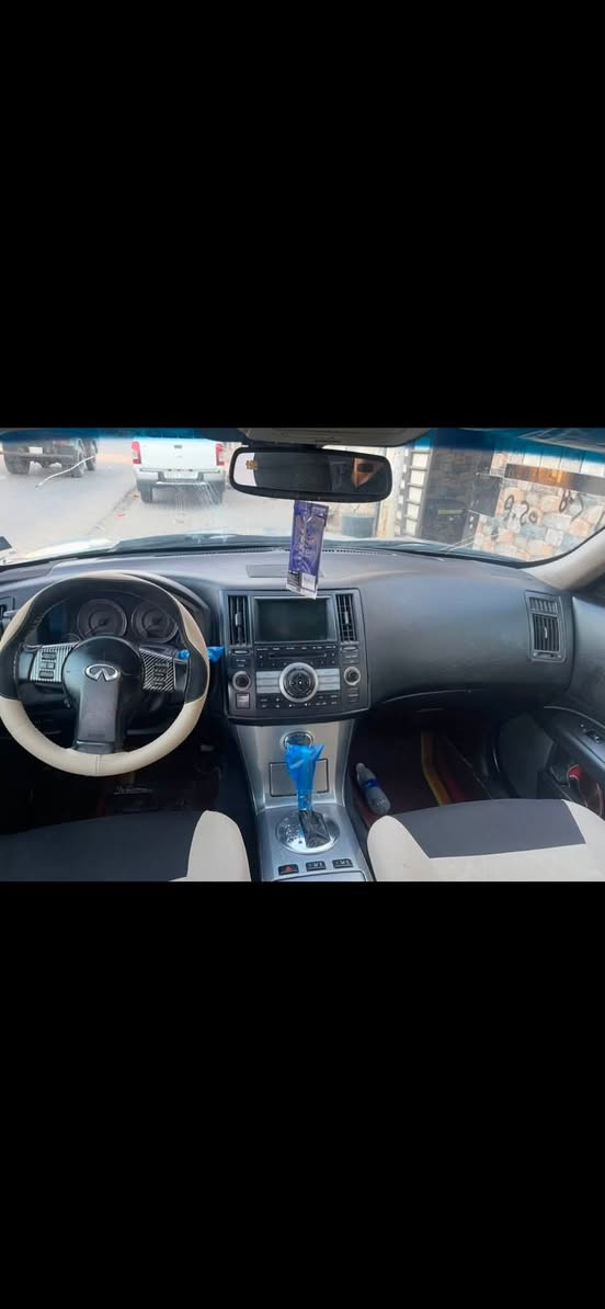 سلام عليكم انفنتي fx35 خليجي رقم بغداد انكليزي مصبوغه حزام جماليه ضررها جاملغ خلفي بدون دواخل جاهزه مكينه كير حذاديه سعرها ٧٠وبيها مجال لشراي ‭***********‬ 
مواصفات السياره 
بصمه تشغيل 
بصمه ابواب 
كشنات جلد 
تدفئه كشنات
فتحه سقف 
تحكم ستيرن
شاشه +كامره بلاد
مكان السياره الديوانيه قضاء الحمزه
