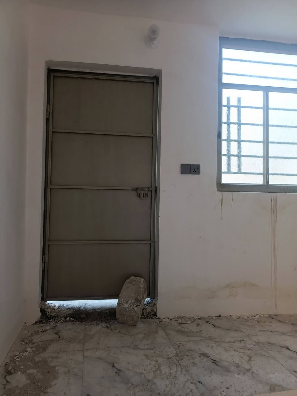 بيت للأيجار
حلة مركز شارع 80 نجف خلف حلويات و معجنات لبنان
120 متر 
مطبخ + صالة + استقبال + غرفة نوم + صحيات وحمام 
للأستفسار ***********
