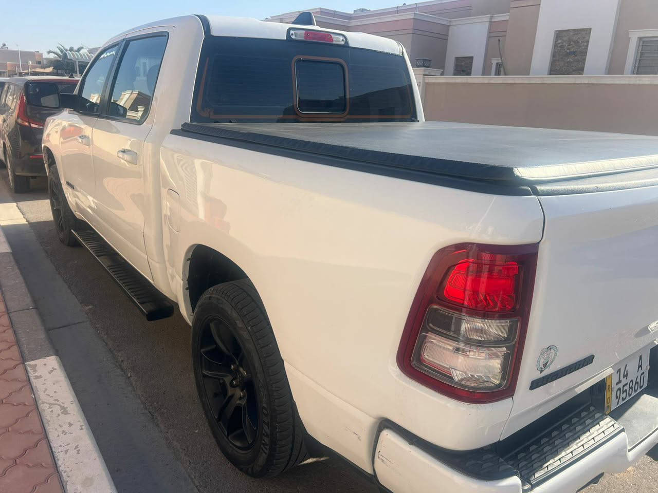موديل ٢٠٢٠ بسعر ٢٤٧
الحادث موضح بالصور 
رقم الشاصي 
1C6SRFFT8LN204157
السكن البصرة مدينة النرجس السكنية 
رقم الهاتف ***********
المواصفات 
بانوراما 
حساس امامي وخلفي 
دفع رباعي 
محرك 8 سلندر 5.7 
بيهة منظومة غاز 
ماشية ٢٧٠ الف كيلومتر وقابل للزيادة
النواقص 
شفتات امامية مال دفع رباعي 
وحساسات امامية
