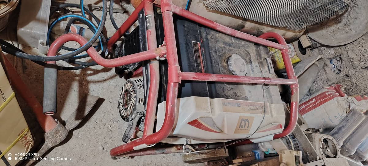 سلام عليكم مولد لبيع بانزين تشغيل سلف واير سحب وتطي ٣٠ امبير جديده مستخدمه شي قليل سعر 650 وبيه مجال ***********
