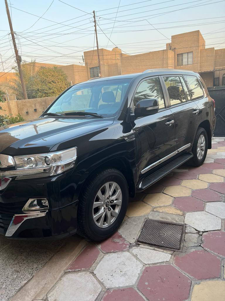 لاند كروز موديل ٢٠١٧ أربيل انكليزي تريد تحويل تريد وكاله مكفوله عدا الصبغ وشخط مثل ماموضح بالصور مكانها بغداد الدوره السعر ٤٩٠ وبيها مجال رقم صاحب السياره ***********
