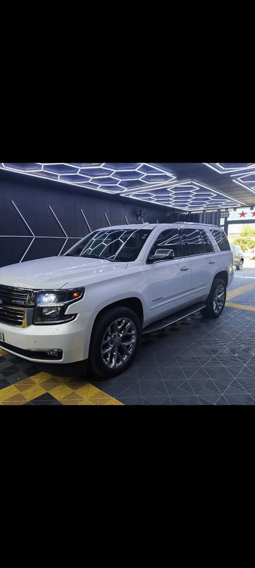 تاهو خليجي مكفولة موديل 2018  برايمر سيارة جديدة على وضع الشركة 
ماشية 106 الف كيلو متر . رقم سليمانية .مكان السيارة البصرة والسيارة بااسمي تحويل ثاني يوم 
مواصفات 
فتحة سلايت رف 
رادار أمامي + جانبي 
دواخل جلد قرميدي المفضل 
-كشنات تدفئة وتبريد 
-تدفئة استيرن
-  5   بصمات 
-داتة شو
-فور ويل + ويل 22 الشكل المرغوب 
-حساسات أمامية + خلفية 
- تثبيت سرعة + تشغيل عن بعد 
-ثلاجة + مراية شفط 
-كشن السائق رجاج عنده الخروج عن المسار 
- كراسي الخلفية كهرباء
مواصفات البرايمر معروفة 
مكان السياره البصرة 
السعر  398
رقم التلفون ***********
