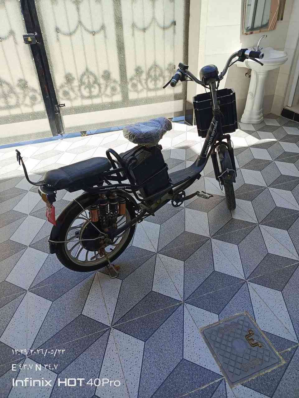 للبيع دراجه شحن كامله 
بس بيها بطاريات ضعيفه 
ونقص زنجيل بايدر

السعر 100 الف وبي مجال بصيط
***********
