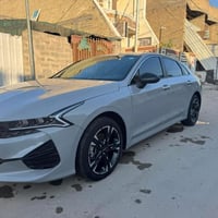 كي فايف موديل 2024 واردي امريكي بدون رقم مواصفات جي تي لاين  اللون سمن...