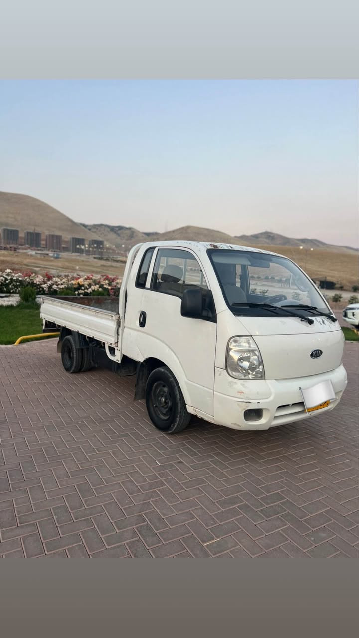 کیای دوتەنی 2700 مۆدێلی 2010 ڕەقەم سلێمانی  گێر و مەکینەی بە شەرت تایەی لۆک کوشنی لۆک ناوی لۆک پاتری تازەیە  گێر و مەکینەی تازە تەشفیتە  گێری ئەوروپی لەسەرە سەنەوی بەسەر چوە بە شەرتی بە ناو کردن ڕەسمی سۆنەرەکەشی دانراوە نرخیشی ٩٥ گەڵاو مەعامەلە (***********) لە سلێمانیم. السليمانية, العراق

