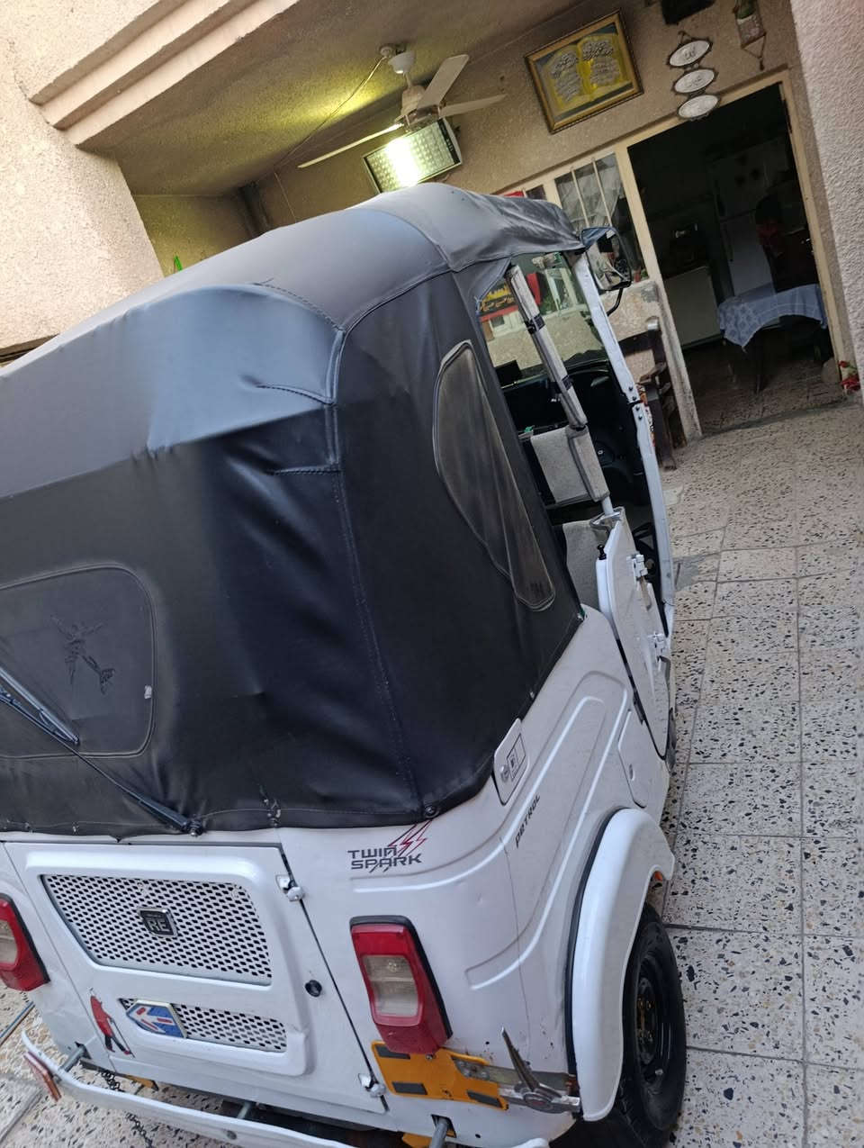 السلام عليكم تكتك موديل ٢٢البيع رقم وسنويه باسمي بس ظربه وحده راجعه على البارد خفيفه *********** السعر ٨ونص المكان الأمين الثانيه
