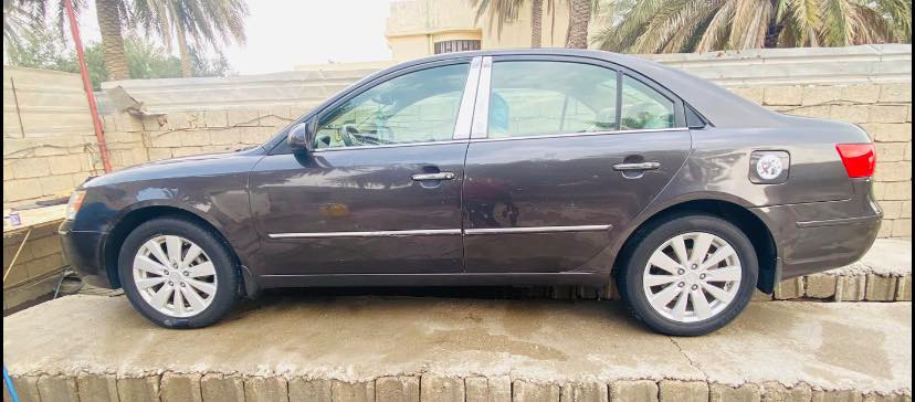 السلام عليكم
سوناتا 2009 امريكي فول مواصفات لمتد 
ضررها خلفي جامرلغ وصبغ جنطة وجامرلغ ثاني 
بدون نواقص جاهزة 
رقمها ديالى جديد 
داخل بيجي وصاج
محرك 2400 دوش جديد وكير جديد
سعرها 110 
***********
