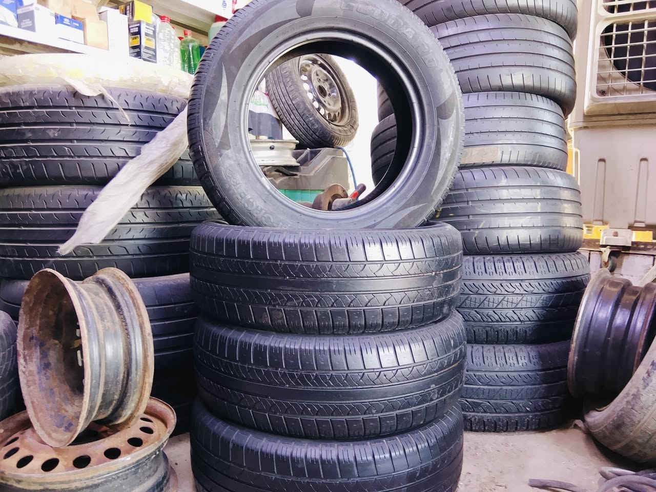 215/65/16تايرات جديد اخو جديد انتاج 24سعر الزوج 75الف معه الشد ضمان شهر موقع المحل شعب شارع اسواق المركزيه قرب كليه الامام الكاضم 
*********** ابو مرتضى 
***********ابو ايليا
