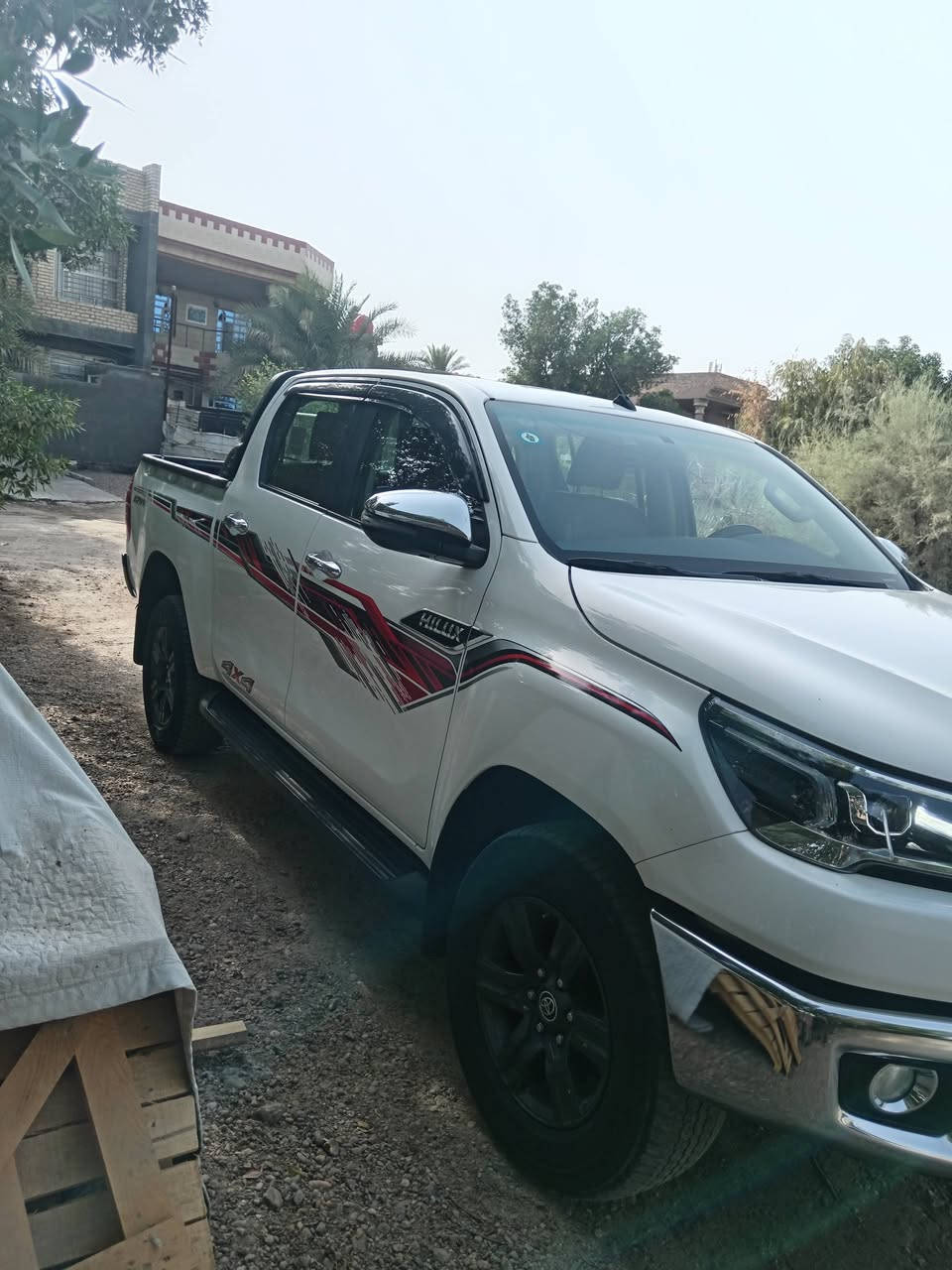 السلام عليكم بيكم هلوكس موديل ٢٣ ماشيه ٩٢ وكاله وكاله بعد سنوات ياله تصير حره شركة ساز كفاله عامه بس هاي الرصعه الموجوده بل الجاملق السعر ٢٨٥ ورقه مكان بغداد ابوا غريب *********** ابوا محمد
