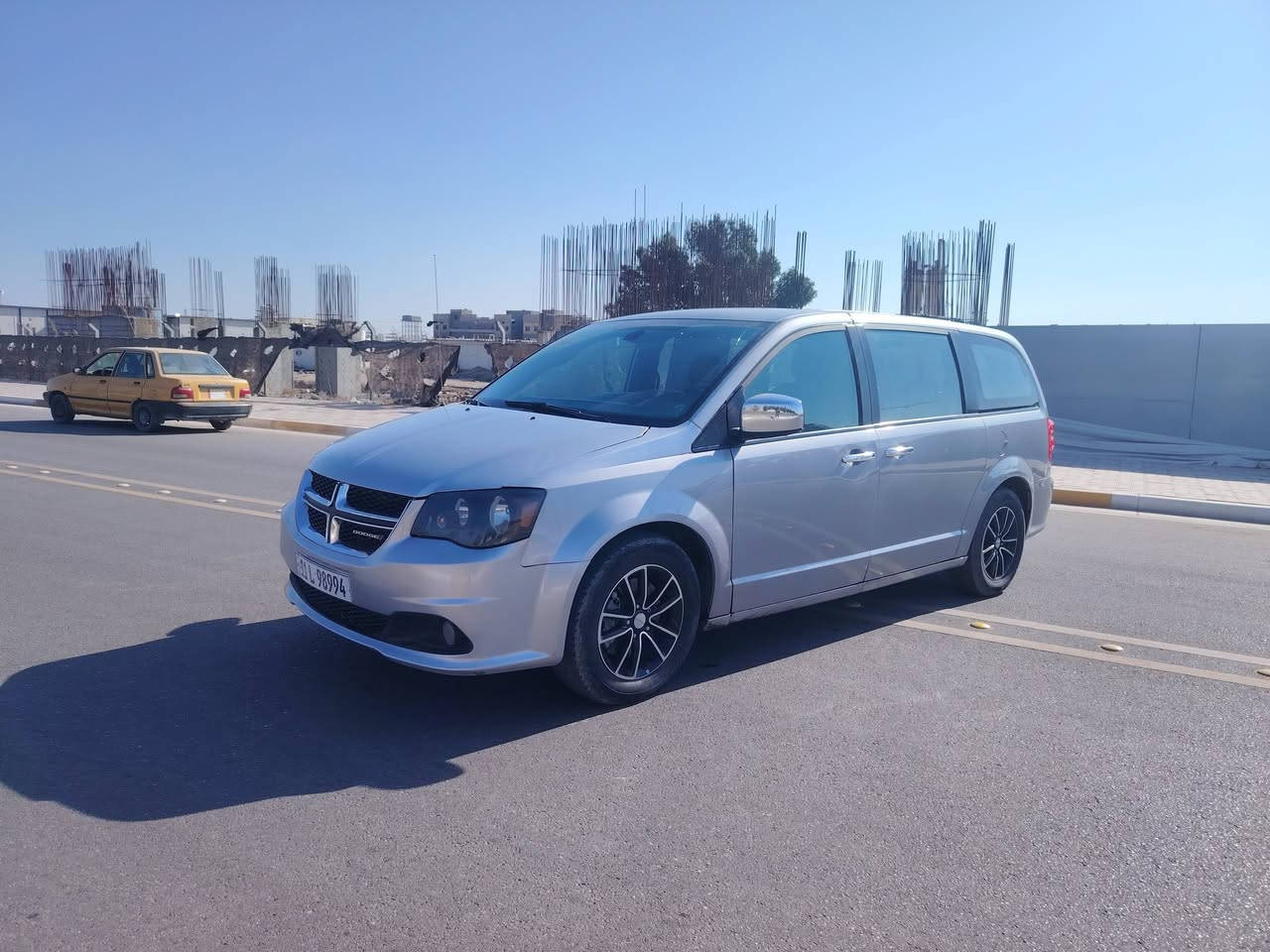 سلام عليكم سياره نوع كرلفان موديل 2018وارد امريكي حادثه جاملف امامي و البنيد بدون دواخل فول مواصفات واحد عله واحد شاشه كامره حساسات تحكم ستيرن جهتين خمسه ويل كب شاير مري مري شفط كشنات كهرباي جلد 7راكب 3قطع تبريد 6ستندر  كفاله كير مكينه حداديه تخم تاير تبريد مكفوله من ضربه او تبدي او عده الحادث العنوان كربلاء السعر164 بها مجال حق الجيه رقم*********** الهاتف
