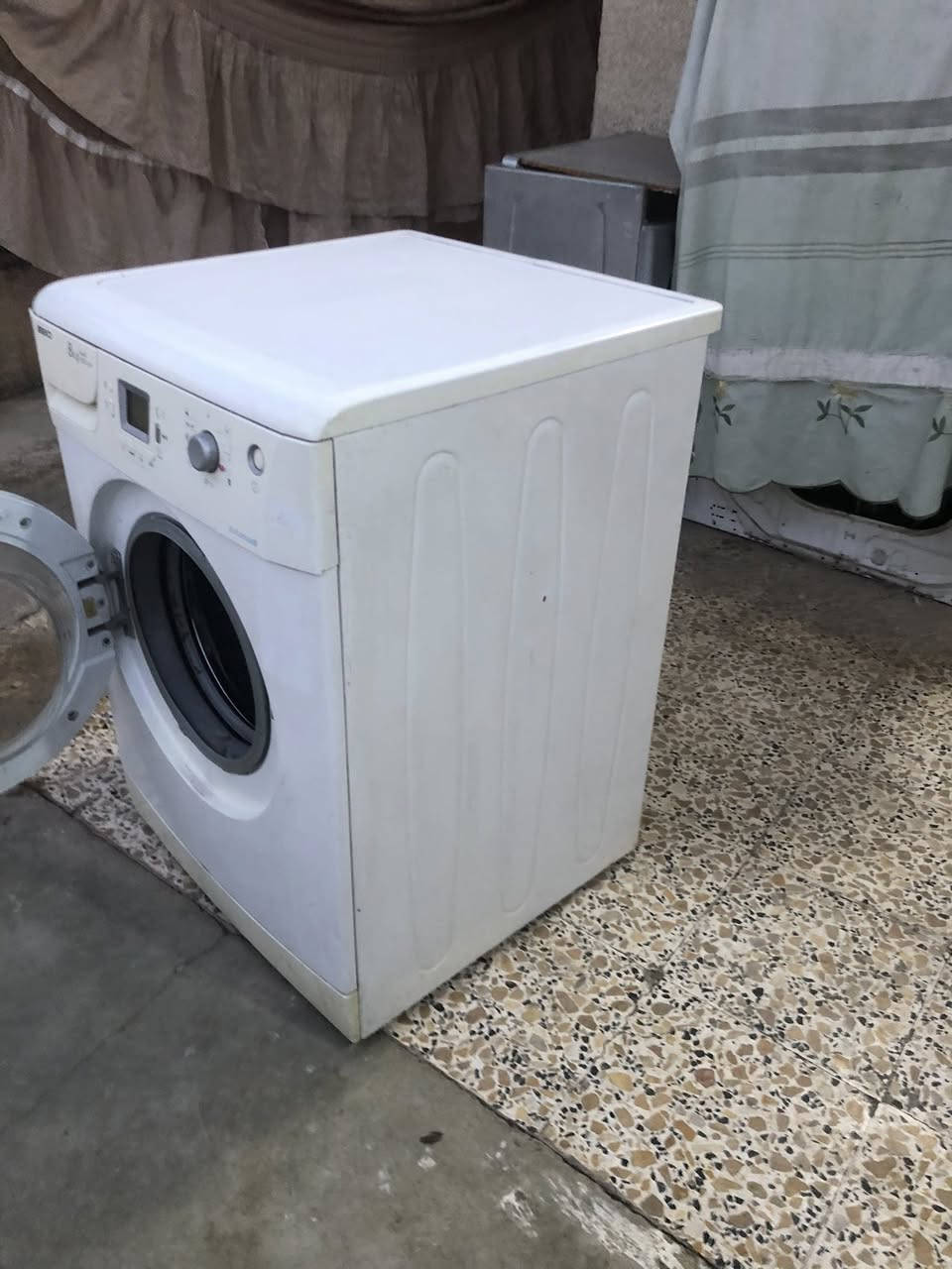 بيكو٨كيلومابيهاعيب للبيع واراوس ويا عاطلات في كركوك للتواصل ***********
